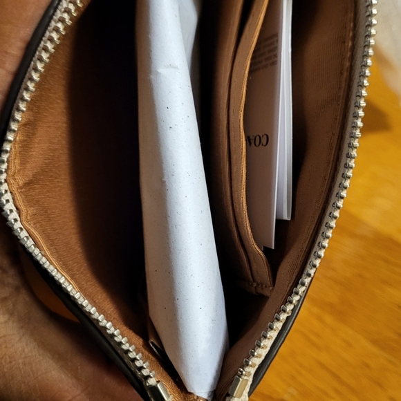 Coach Zip Wristlet With Floral Print - Picture 4 of 10